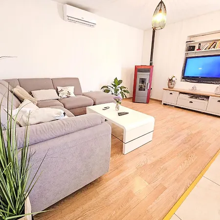 Paz By Interhome *